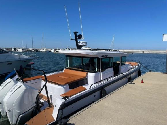 Axopar 37XC Cross Cabin