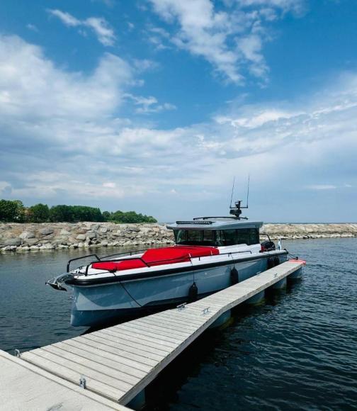 Axopar 37 XC Cross Cabin