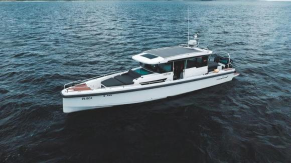 Axopar 37 Cabin