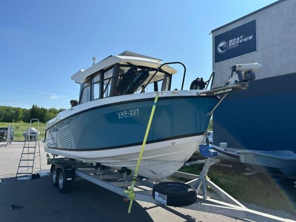 Quicksilver Captur 705 Pilothouse